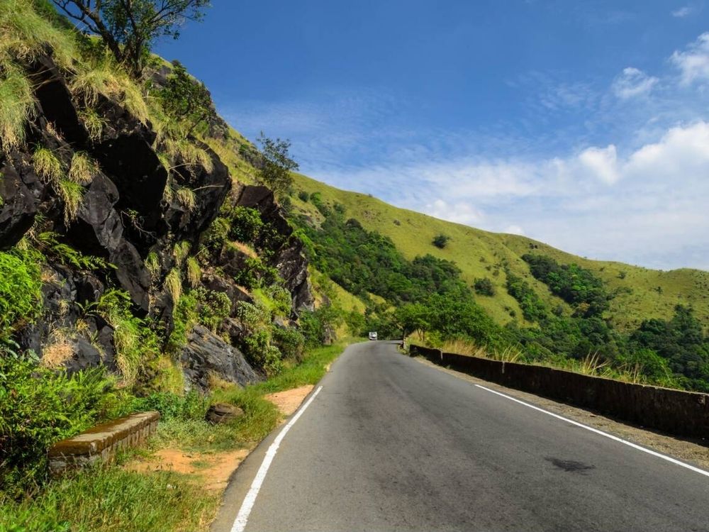 Mantralayam to Hampi distance